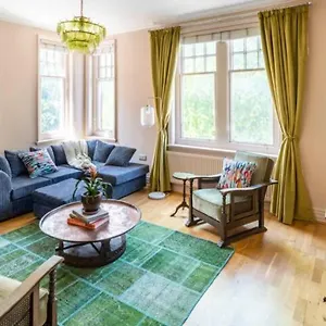 three-storey-original-1890s-heritage-home-in.brighton-hotels-england.com/