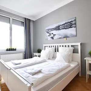 Apartment Standerd By Hi5 - Lovag Family, Budapest